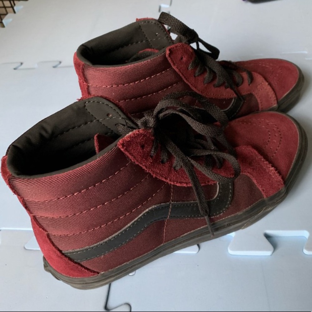 Burgundy Suede Pro Skater Vans Hi top!